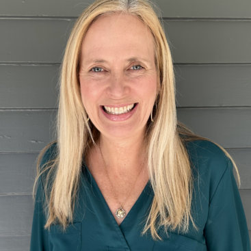 Cathy Foss headshot photo
