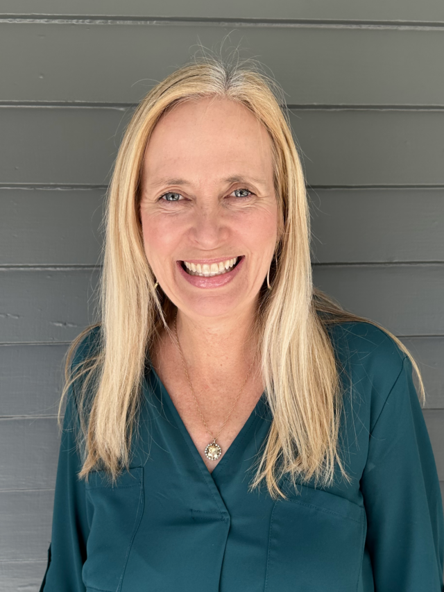 Cathy Foss headshot photo